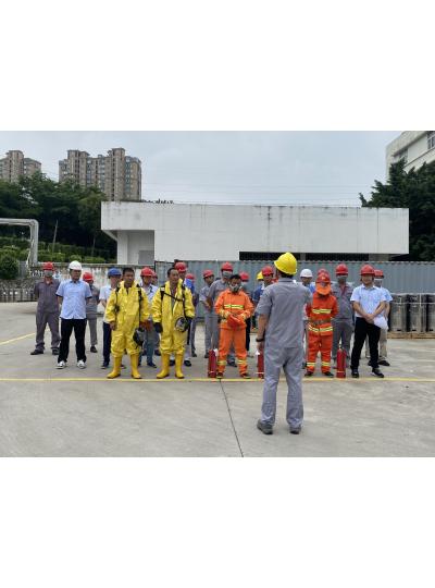 原料卸車(chē)泄露事故應(yīng)急救援演練